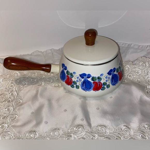 3/55$ Cottage core Vintage 1970s Enamelware Pot with‎ wood handles - Picture 4 of 16